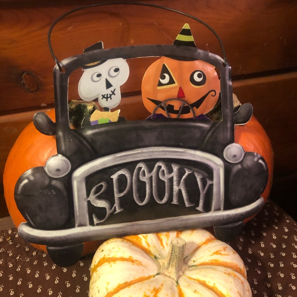 Jack-o’-lantern tin Halloween decoration